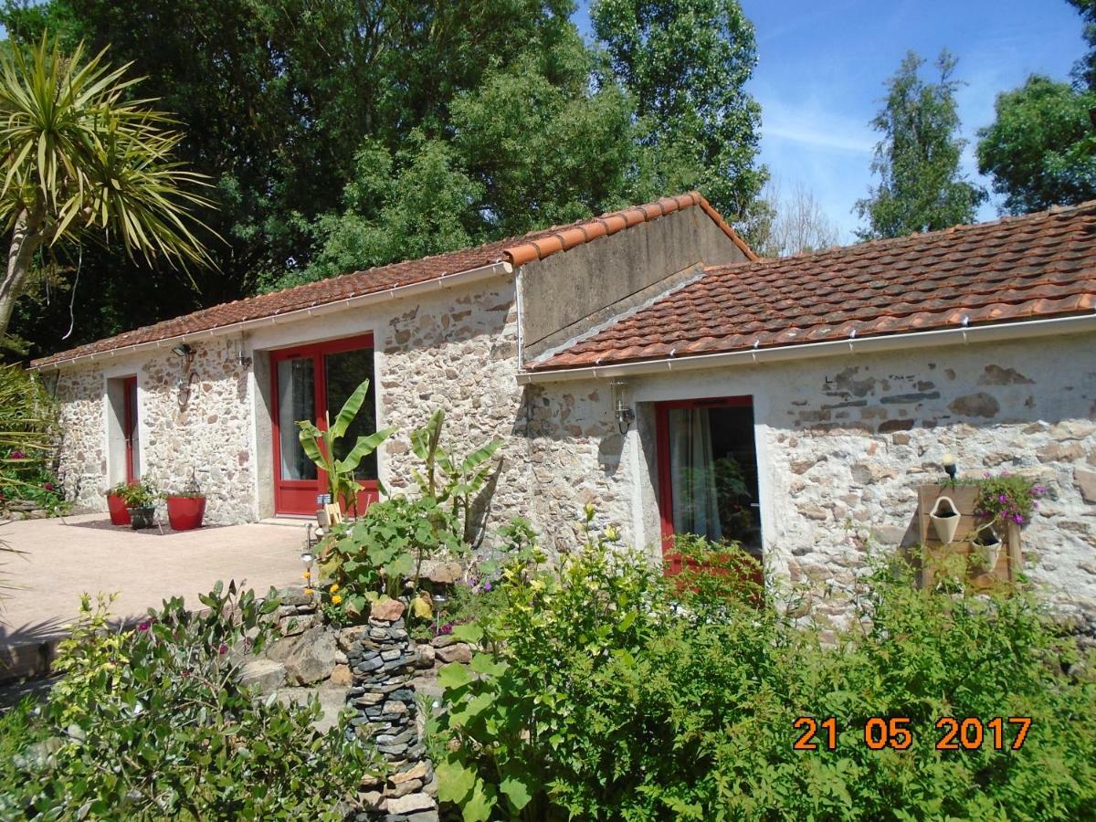 Les Trois Etangs Bed & Breakfast Saint-Viaud Eksteriør bilde